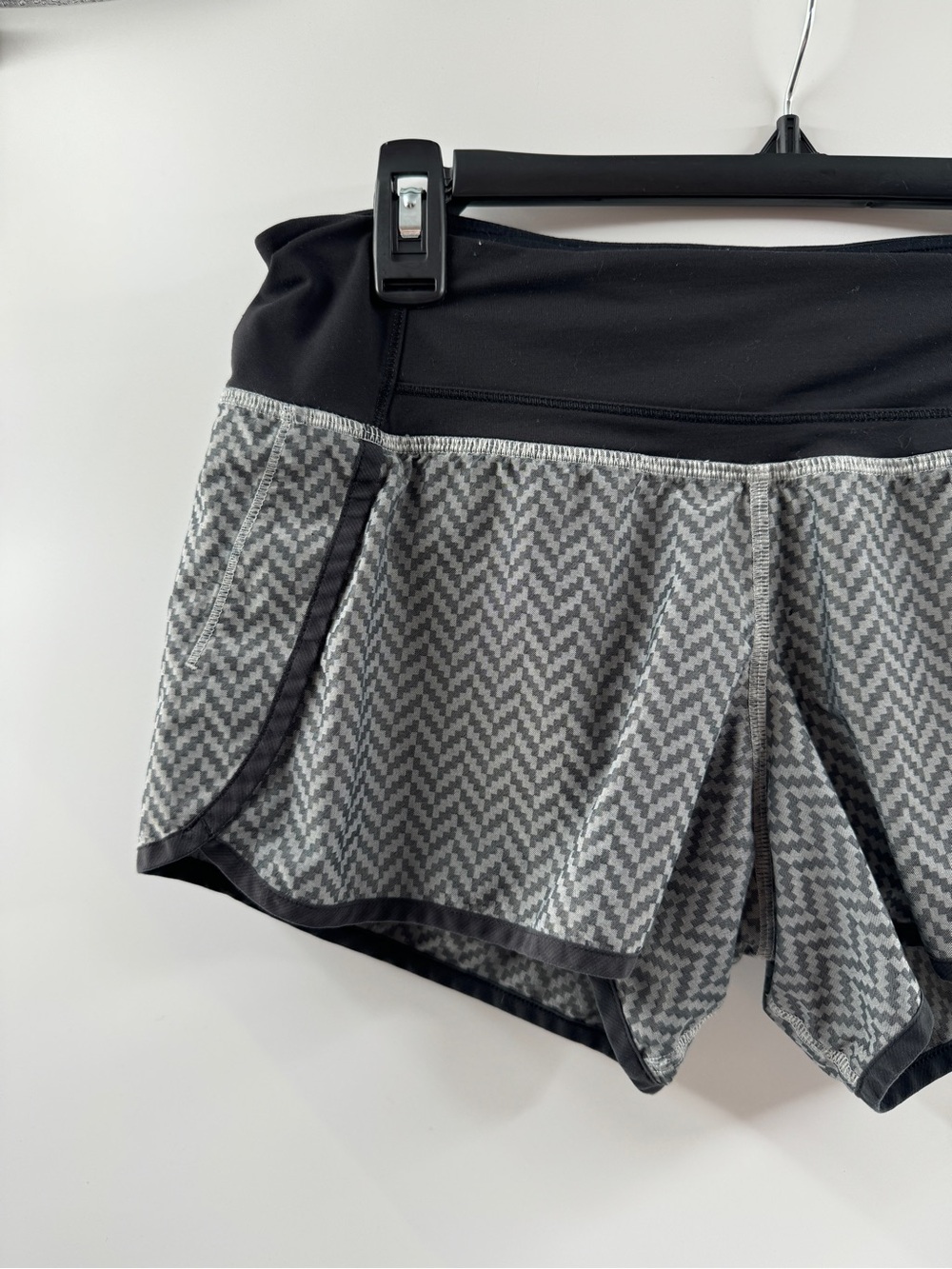 Lululemon Run Times Short Giant Herringbone Swift Black White – Women's Size 6 - Picture 3 of 8